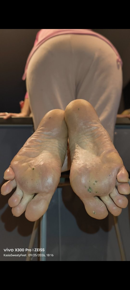mysweatytoes4u's tweet photo. enjoy my sweaty stinky feet and join my Patreon!!!
#sweatyfeet #toejam
#patreon
 #footfetish https://t.co/rJRlld2wIg