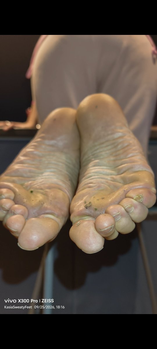 mysweatytoes4u's tweet photo. enjoy my sweaty stinky feet and join my Patreon!!!
#sweatyfeet #toejam
#patreon
 #footfetish https://t.co/rJRlld2wIg