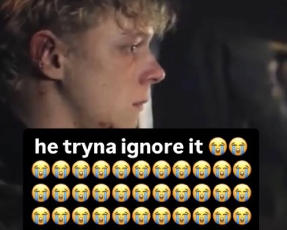 tinynaimbird's tweet photo. stacy is an urban legend at this point have you ever dreamed about some blonde guy called stacy?????? https://t.co/IHacIYtjJp
