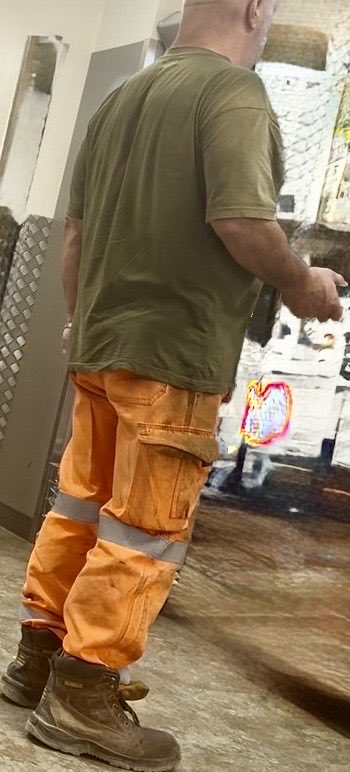 ScaffHunter's tweet photo. Builders merch π₯΅ #builder #merch #buildersmerch #buildersmerchants #tradie #workie #construction #skinhead #ass #tradieass #bum #builderbum #Fittradie #HiVis #HiViz #workgear #tradiegear #Dewalt #boots #workboots #Dewaltboots #tradieboots #bootfetish #bootworship #bootpig π½ https://t.co/tcciSdg6Dw