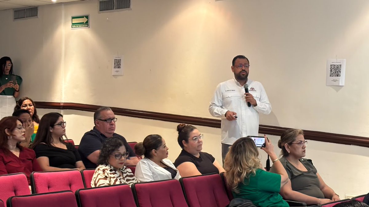 IssstesonGob's tweet photo. ℹ️ Con capacitación constante, #ISSSTESON ✅ brinda herramientas para fortalecer el servicio médico y la atención, y parte de ello es el taller de Comunicación Efectiva 🗣️ ofrecido por el Dr. Federico Jáuregui Rodríguez a personal del Centro Médico "Dr. Ignacio Chávez". https://t.co/xv0TVE2UCn