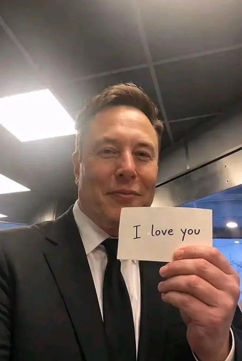 Xpioneer___'s tweet photo. If Elon Musk say this to you:

Will you say back I love you too? 

A) Yes
B) No https://t.co/Ko5cgibsbm