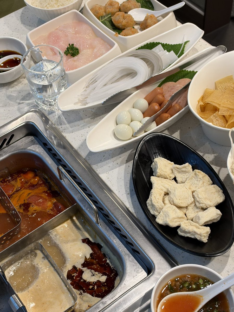 iwanttalkpop___'s tweet photo. 하도 하이디라오만 쳐먹어서 이 계정에 하이디라오 사진 지분율 99.9% https://t.co/OLsgeTeoOJ