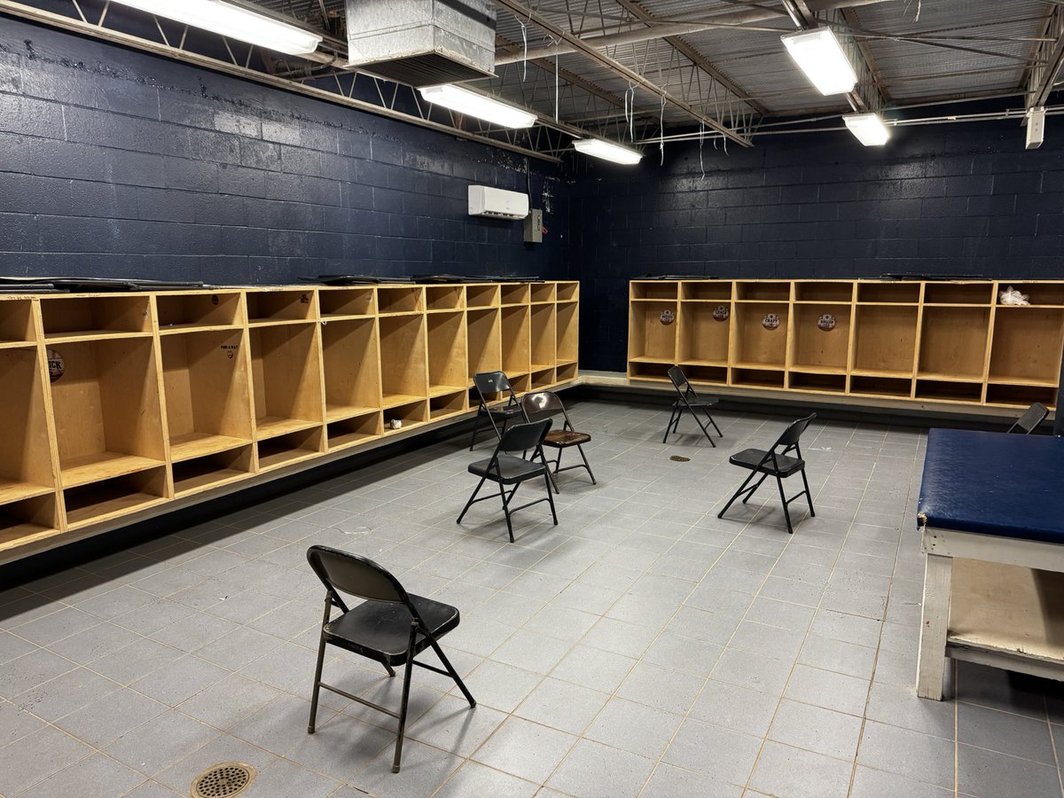 Dell_Lever's tweet photo. I guess I’m different, but I believe in leaving a visitor’s locker room better than I found it… https://t.co/xmWbMWlFD8