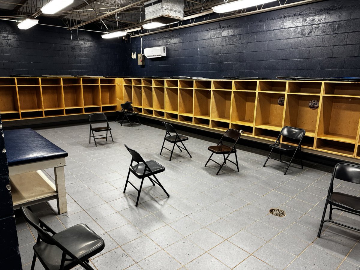Dell_Lever's tweet photo. I guess I’m different, but I believe in leaving a visitor’s locker room better than I found it… https://t.co/xmWbMWlFD8