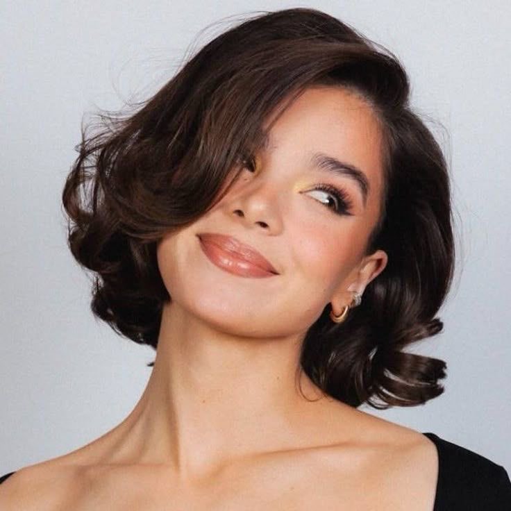 yelenasarcher's tweet photo. and when they cast hailee as flos love interest THEN WHAT https://t.co/g02qx2HWqy
