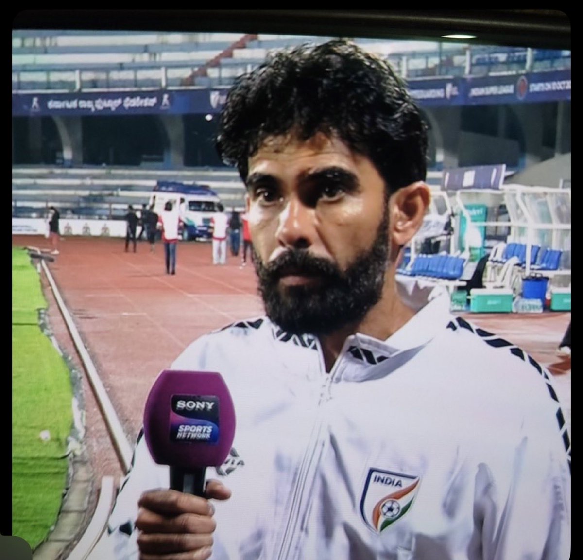 CRICBALLY's tweet photo. 🙌A MOMENT OF APPLAUSE FOR OUR COACH KHALID JAMIL 🙌
And apologies for criticising you and your tactics 🙂
Loved today’s performance and your tactics ❤️
Hoping to see performance like this in coming matches💥
Love the fighting spirit😊
#Indianfootball #indvspan #ryanwilliams #bluetogers