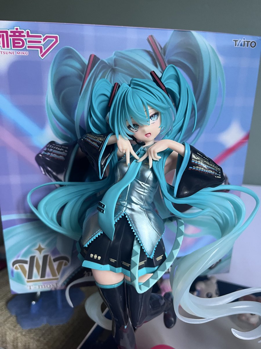 Idk22934343's tweet photo. Je vien de recevoir ma figurine de miku  !!! 🤩 https://t.co/cY7OBcGvY8