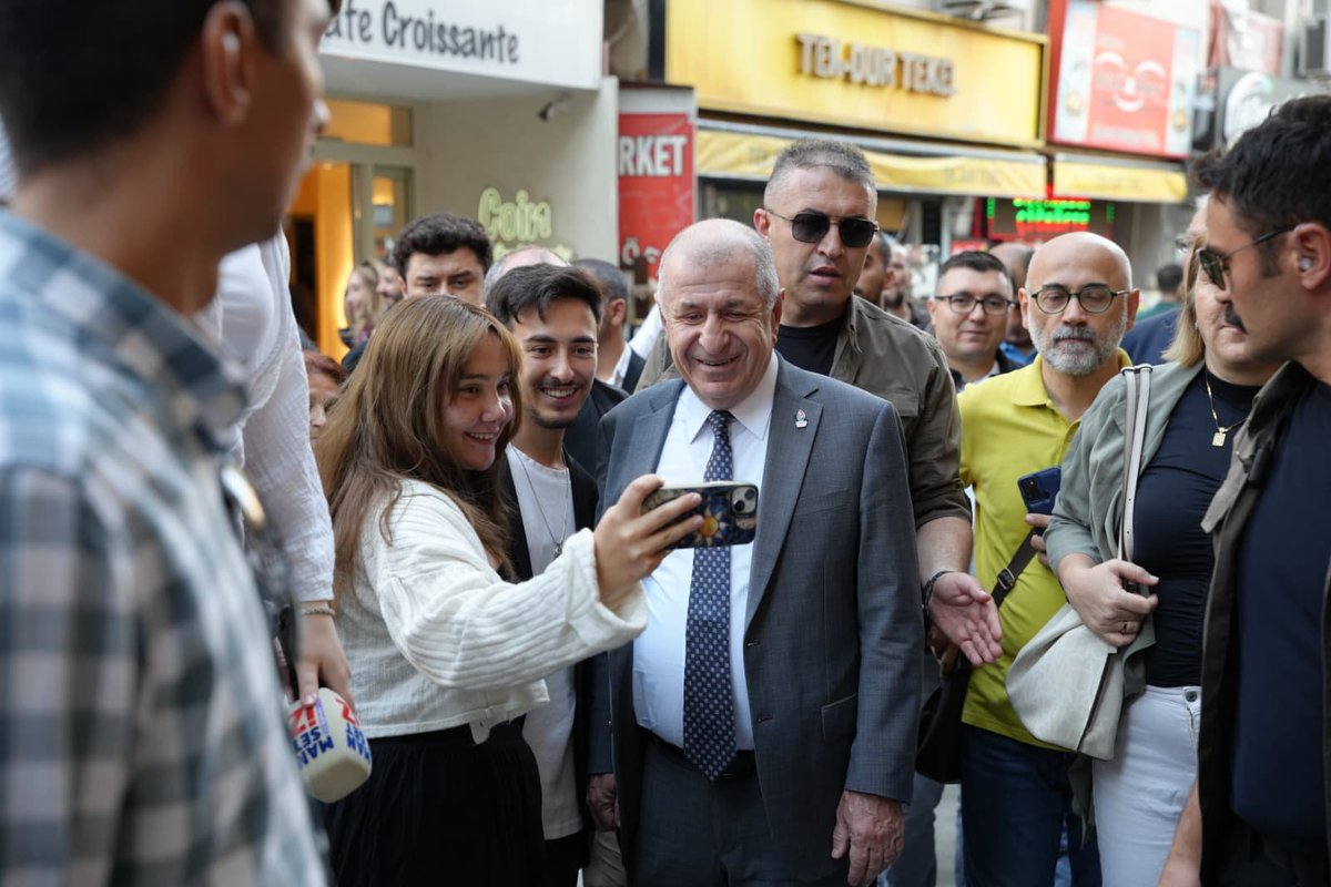 umitozdag's tweet photo. İzmir programımızın ilk gününde bizleri sevgi ve ilgiyle bağrına basan İzmir halkına içten teşekkürlerimi sunuyorum. https://t.co/4Cc44kM7OE