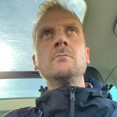 REvenaar1355's tweet photo. @wnederlanders @PoempieBkp Kijk dat dunne nekje eens. Zwakzinnig mannetje, hoe voelt dat nou om 50+ te zijn en altijd een onderkruipseltje te zijn geweest?

Is dat mss waarom je maar op internet de racist uit gaat hangen? Omdat je op straat altijd naar beneden kijkt?

Psycho ogen. https://t.co/udXSzH4rzi