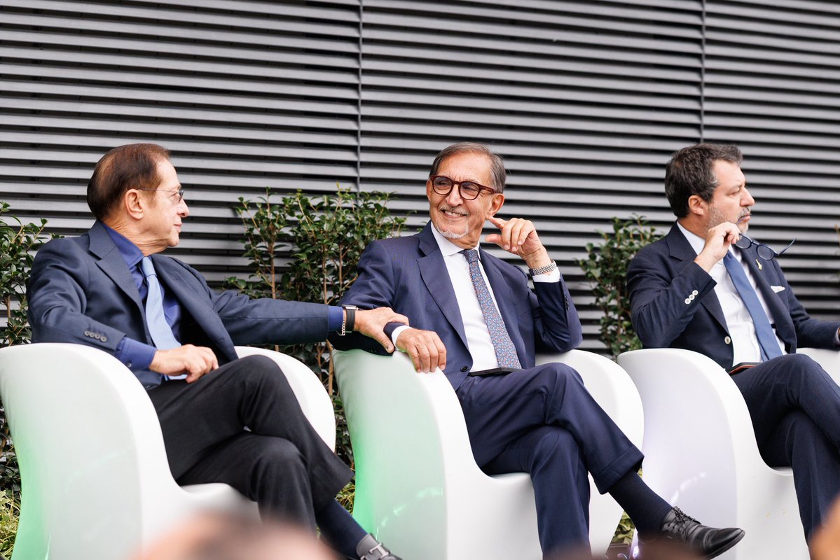 Ignazio_LaRussa's tweet photo. Questa mattina ho partecipato all’intitolazione dell’Aeroporto Internazionale di Malpensa a Silvio Berlusconi. https://t.co/aiRAYeB5Qx