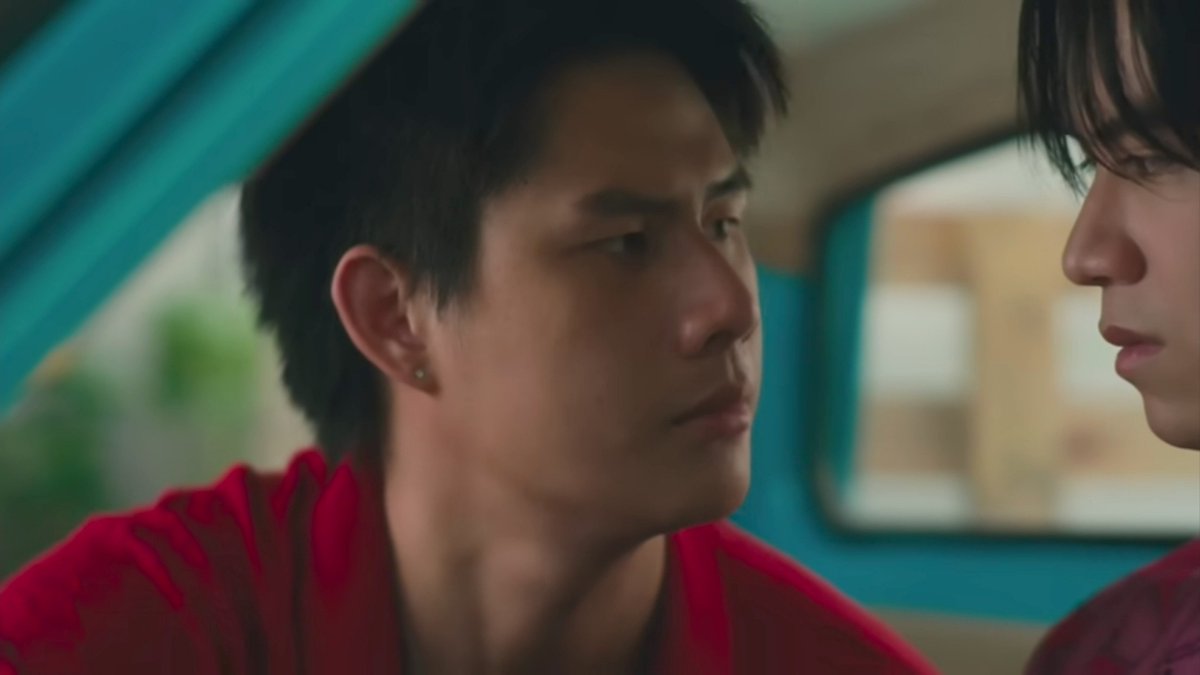 cheeeryahhh's tweet photo. if a man(winny) is looking at me like that, i will actually die. wave is a strong soldier🤣🤣🤣
#ThatSummerRewatchEP2 https://t.co/KswTh6AJcc
