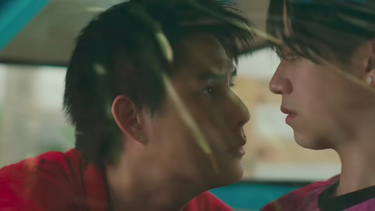 cheeeryahhh's tweet photo. if a man(winny) is looking at me like that, i will actually die. wave is a strong soldier🤣🤣🤣
#ThatSummerRewatchEP2 https://t.co/KswTh6AJcc