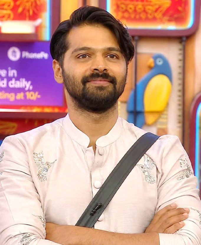 mabbuman1's tweet photo. #BiggBossTelugu10
 
Front foot player👇🏻        Lafoot player 👇🏻 https://t.co/8HGtOaSMxC