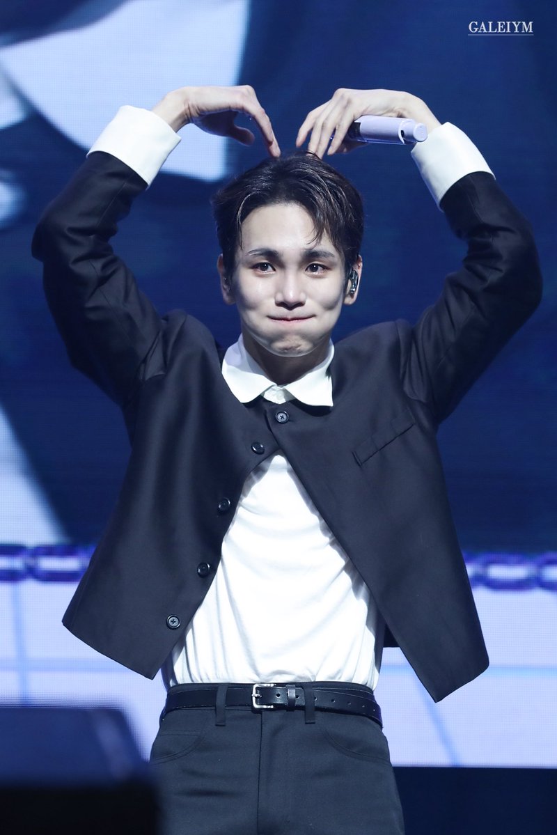 galeiym25's tweet photo. 260923 키 생파 키덜트클럽 밤공

언제나 사랑해…🥺🫶🏻

#샤이니 #키 #김기범 #SHINee #KEY #KEY_Bday #KEYdultClub https://t.co/SvUqTJYgyh