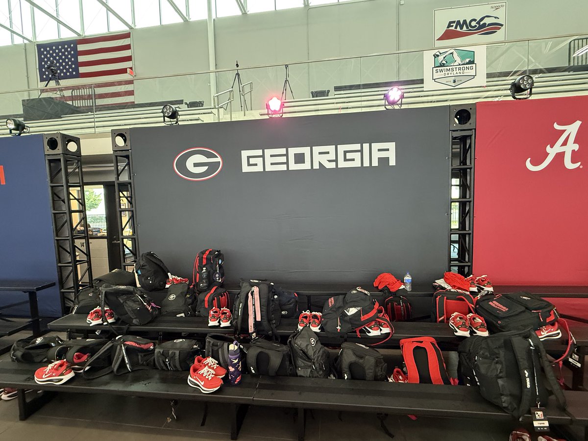 UGASwimDive's tweet photo. All ready for @cswimleague tonight!

Catch it on @ESPNPlus!

#GoDawgs 🐾 https://t.co/uhcPdi6P86