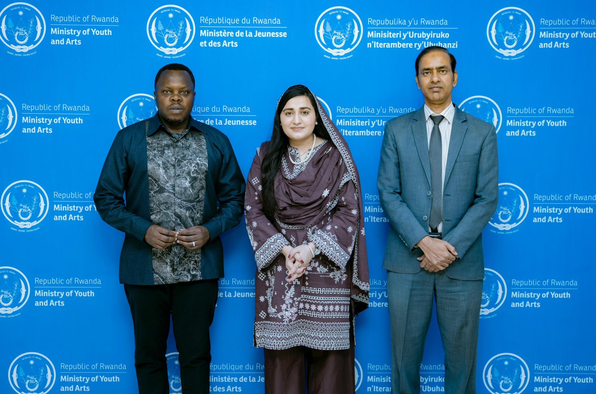 RwandaYouthArts's tweet photo. 🇷🇼🤝🇵🇰: Minister @jnabdallah received Dr. Robina Awan, Focal Person to the Prime Minister on Youth Program in Pakistan, who is in Kigali for Rwanda-Pakistan Investment Forum. Discussions focused on strengthening Rwanda-Pakistan cooperation in youth empowerment, education, entrepreneurship and creative sector.