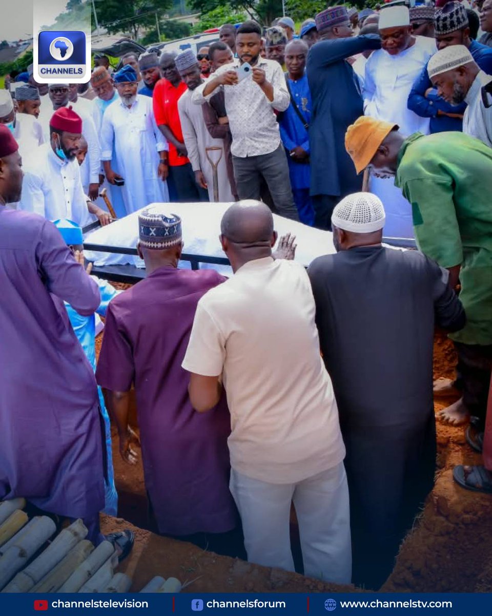 channelstv's tweet photo. The remains of former Kogi State Governor, Ibrahim Idris, have been laid to rest at the Gudu Cemetery in Apo, Abuja.

Idris, who died aged 77 in the United Kingdom on Sunday, was buried after his remains were brought back to Nigeria.

https://t.co/mefYWrlMy6 https://t.co/vXJwsYdKKq