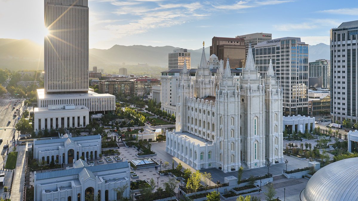 Ch_JesusChrist's tweet photo. North Temple Street in Salt Lake City, Utah, is now free of construction barriers as the nearly seven-year renovation of the Salt Lake Temple draws to a close.

Temple Square, from State Street to West Temple, will be open to the public for the upcoming general conference of The Church of Jesus Christ of Latter-day Saints. Visitors can walk the grounds and admire the beautiful landscapes and statues.

For more information, visit Church Newsroom.

https://t.co/LRza7go307