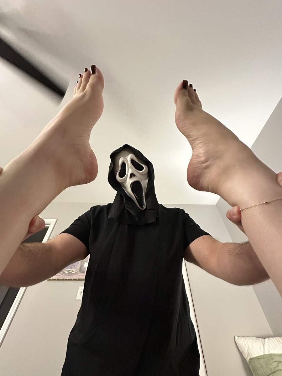 SlightObsessive's tweet photo. Please Mr. Ghostface…I promise I’ll be quiet 🥵

#curvy https://t.co/RDNUsA0fJZ