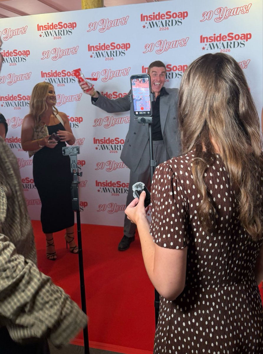 Char_Tutton's tweet photo. It’s been a long old week, so throwing it back to Monday, catching up with some of the #Corrie crew ❤️ more chats on the way soon 📹 https://t.co/wpFdNDDM5H