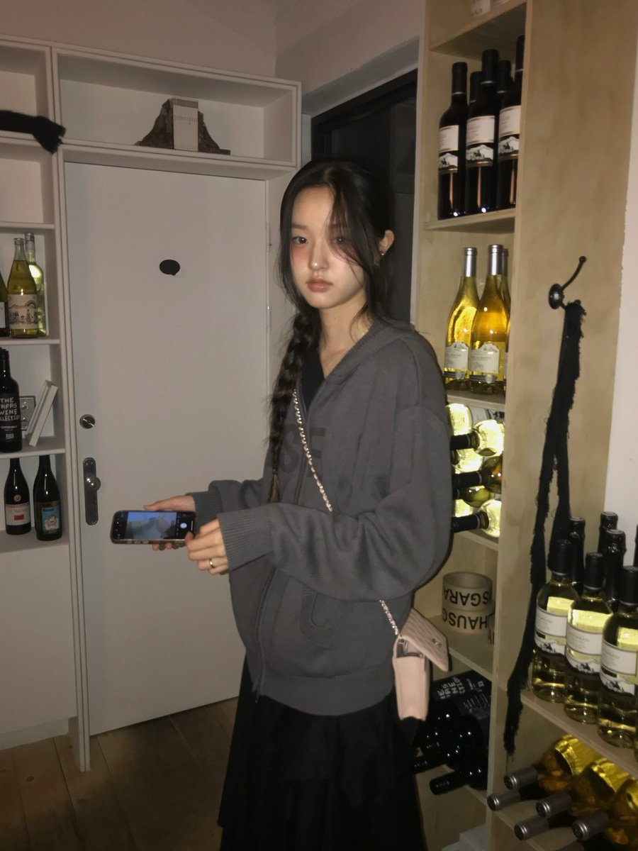 Jliwonpark's tweet photo. Enjoying a quiet night with nothing but soft lights, a little music, and my own thoughts. There’s something comforting about nights like this, when everything finally slows down and there’s no need to be anywhere or do anything. https://t.co/pH2fXmR0aI