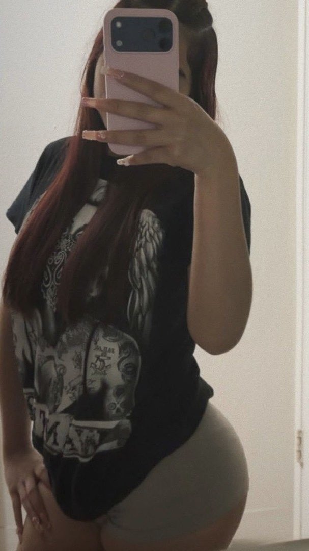 mariaaacka's tweet photo. changed my hair colourr lmk #latina #thick https://t.co/JBRchHzgd8