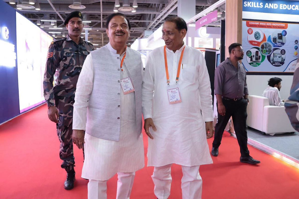 tejpalnagarMLA's tweet photo. आज ग्रेटर नोएडा स्थित इंडिया एक्सपो मार्ट में माननीय केंद्रीय गृह एवं सहकारिता मंत्री आदरणीय श्री @AmitShah जी एवं उत्तर प्रदेश के मुख्यमंत्री आदरणीय श्री @myogiadityanath जी द्वारा UP International Trade Show 4.0 के शुभारंभ कार्यक्रम में सम्मिलित होकर इस ऐतिहासिक अवसर का साक्षी बनने का सौभाग्य प्राप्त हुआ।

आदरणीय प्रधानमंत्री श्री @narendramodi जी के नेतृत्व में भारत की स्थानीय प्रतिभा, उत्पाद और उद्यमिता को वैश्विक पहचान मिल रही है। उत्तर प्रदेश के कारीगर, उद्यमी और युवा अपने हुनर एवं नवाचार के साथ दुनिया के बाजार में नई पहचान बना रहे हैं। UP International Trade Show 4.0 उत्तर प्रदेश की औद्योगिक क्षमता, नवाचार, निवेश और उद्यमशीलता को वैश्विक मंच प्रदान करने की दिशा में एक महत्वपूर्ण कदम है। #MLADadri
