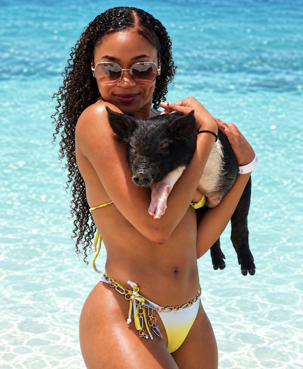ArianeAndrew's tweet photo. I know it’s September, but June Ari was too cute to stay in the camera roll. 😂🐷🌊

Be honest: are you getting in the water with the pigs, or are you watching safely from the boat? https://t.co/MHAiBMq7HG