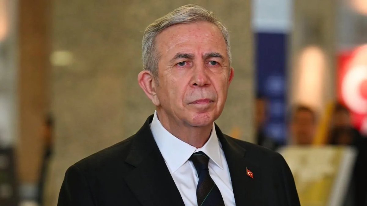 nowhaber's tweet photo. Ankara Büyükşehir Belediye Başkanı #MansurYavaş: Çok üzgünüm…

Ankara’da emeklilerimizin geçim sıkıntılarını ve hak taleplerini dile getirdiği eylem sırasında bir emeklimizin yaşamına son vermesi sözün bittiği yerdir.

Hiçbir insanın çaresizliği, hayatından vazgeçecek kadar büyümemeli.

Emekli polis memuru Ali Şekeroğlu’na Allah’tan rahmet; ailesine, yakınlarına ve sevenlerine sabır diliyorum.