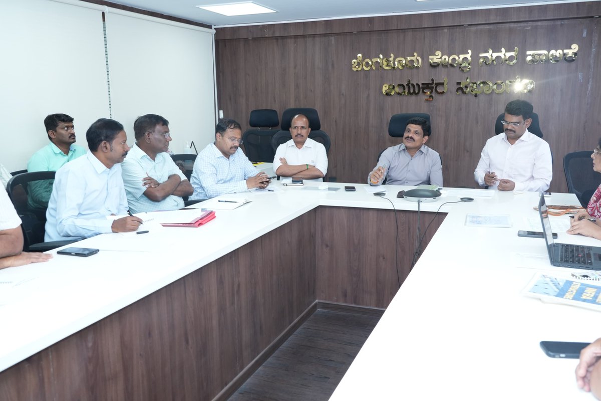 ChristinMP_'s tweet photo. Bengaluru Central City Corporation Commissioner Jagadish G directed officials to expedite infrastructure & cleanliness works at KR Market. 

He ordered daily/shift-wise cleaning, prompt waste disposal & action against footpath encroachments.

Officials were told to repair electricity systems, toilets, damaged tiles and steps, and address waterlogging through concreting & drainage. 

Traders with pending shop rents must clear dues within 15 days, failing which shops will be locked and taken into Corporation custody. 

Designated vending spaces must be strictly enforced. @BCCCofficial