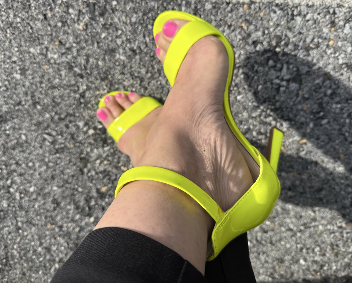 Inkedwife8008's tweet photo. Foot fetish Friday! Is that a thing? I’m making it a thing! I just got these fluorescent highlighter yellow heels and I’m in love 😍 #footfetish #pedicure #highheels #greekfoot @Inkedcouple8008 https://t.co/EK9QBKYl61