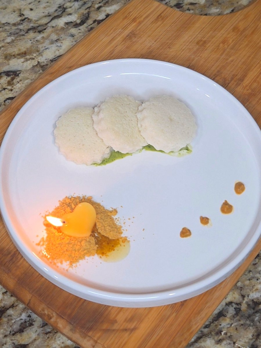 swathee_krishna's tweet photo. Mini idli, ghee podi… but served like fine dining 🤌✨
#swatheesCooking https://t.co/7u1AW8fFBp