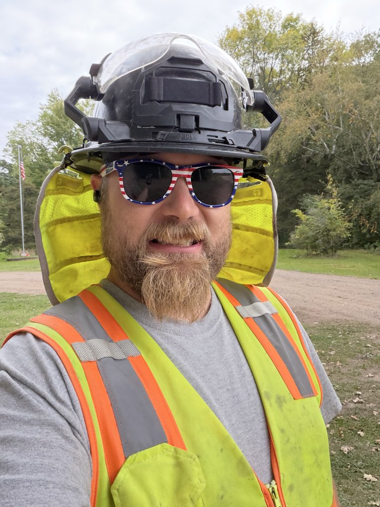 FreshSqueezed13's tweet photo. I absolutely love working in construction. Blue collar jobs are where it’s at. Can’t ever go wrong working outside. #construction https://t.co/wPOmfw0Jyf