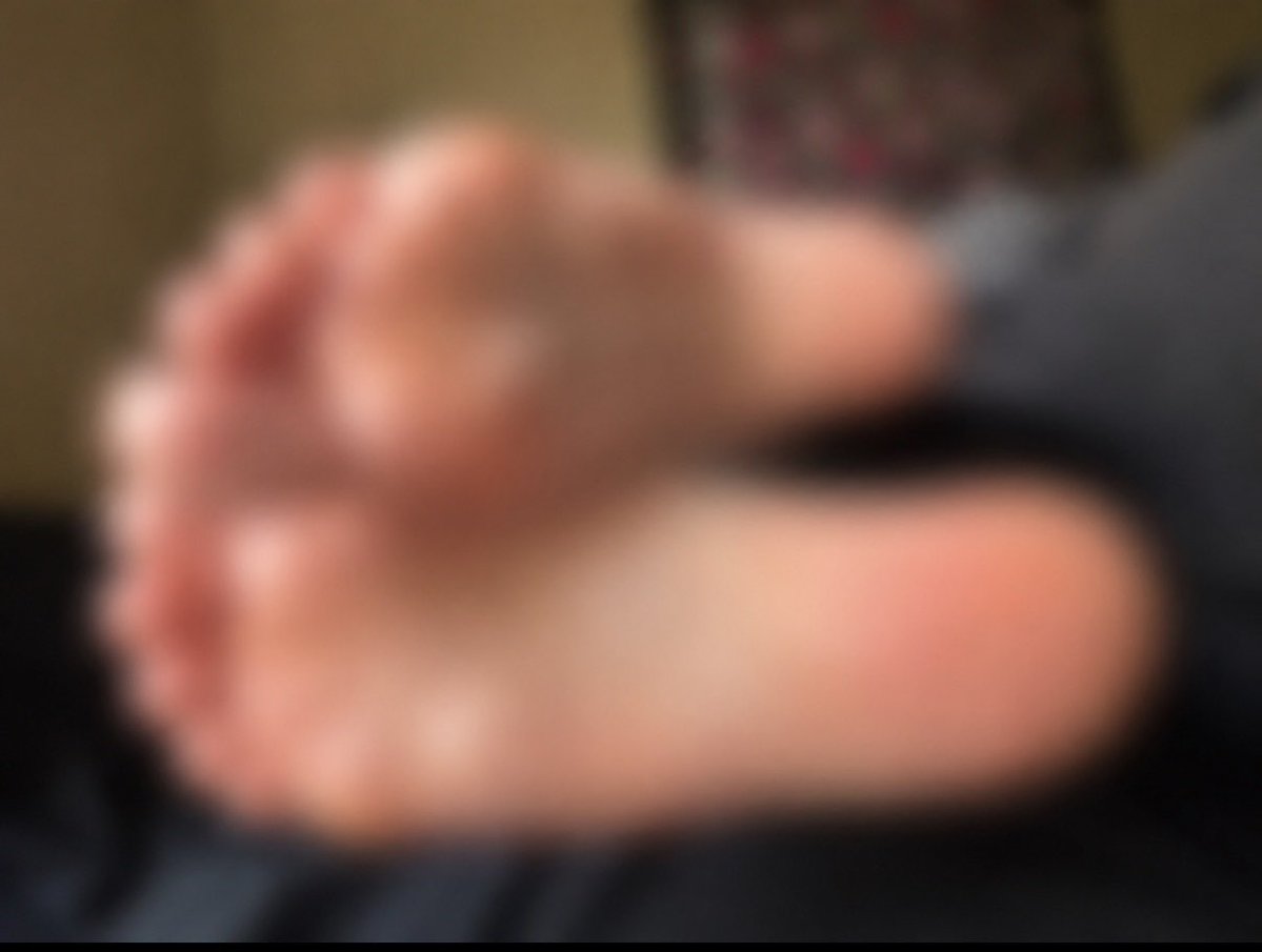 Kelsjones19's tweet photo. mis lindos pies te esperan 🩷 https://t.co/o0GnYNT9Mc