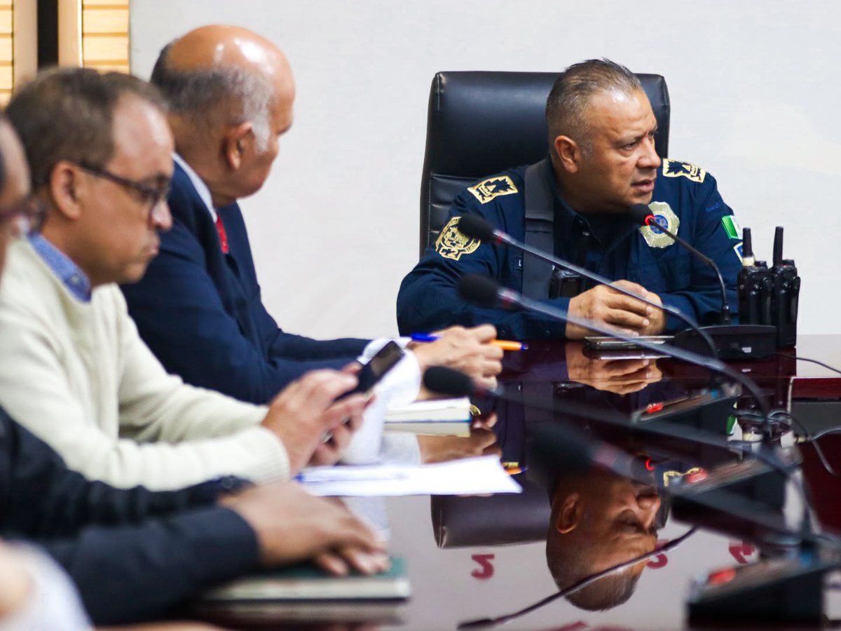 TuAlcaldiaGAM's tweet photo. 🚔💥 En GAM la seguridad se trabaja todos los días y en territorio.

Desde la Mesa para la Construcción de la Paz coordinamos acciones, fortalecemos la prevención y atendemos las necesidades de las familias maderenses.

Aquí gobernamos con presencia, cercanía y acción. 🤝

#GAM https://t.co/FvCVWM3JSD