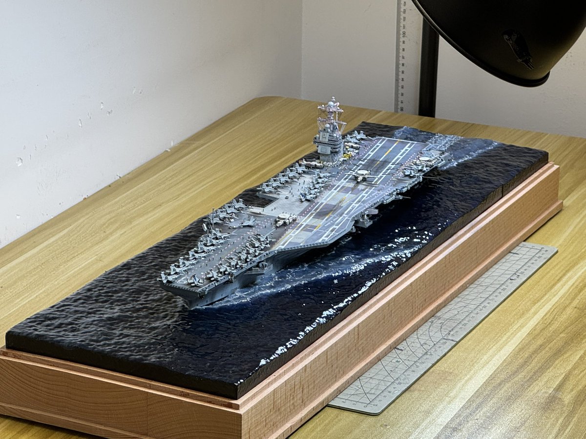 SHOKAKU_NANODAA's tweet photo. [1/700 CVN-78 USS Gerald R. Ford NOT WIP]

The final step in the carrier model build is to install the previously built aircraft, ground support vehicles, and ground crew figures onto the flight deck.

#scalemodel  #shipmodel #艦船模型 #scalemodelling #scalemodeling https://t.co/L48t8YcSmU