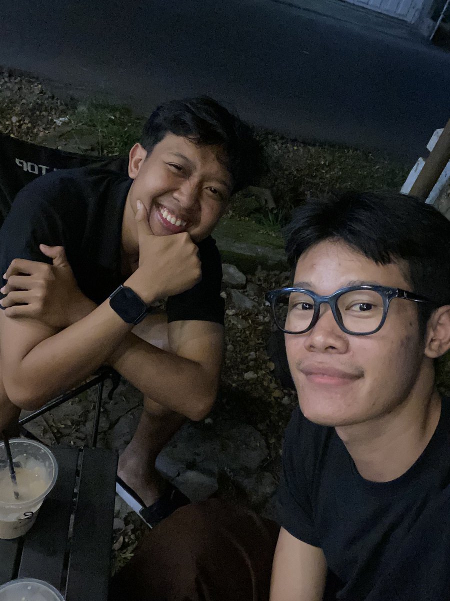 Raplirapliii's tweet photo. Angkringan with bro @Uannn_s https://t.co/rZZbXktT1F
