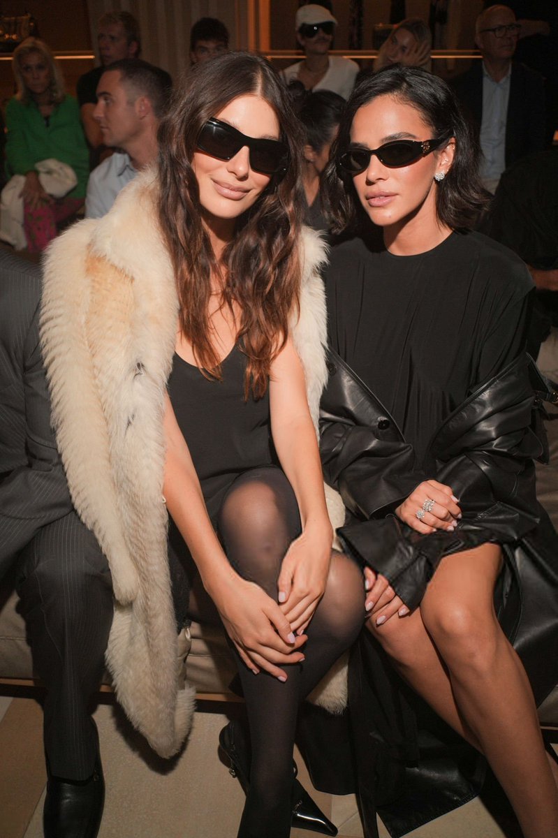 rm_chuck26107's tweet photo. Bruna Marquezine y Camila Morrone -  desfile da Gucci. ❤️‍🔥 https://t.co/36JLYJDtWF