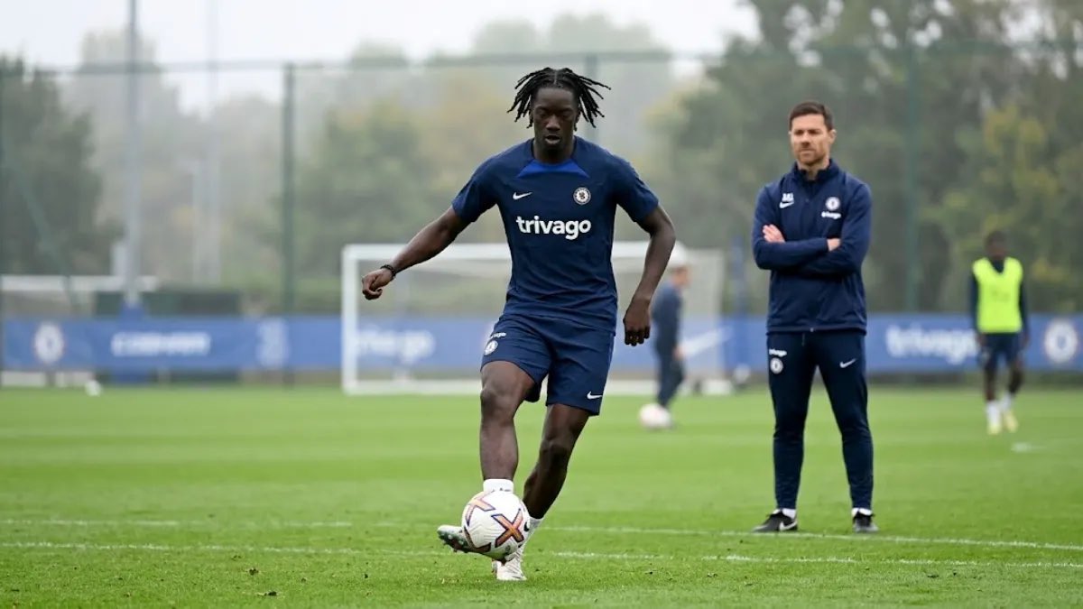 vlad_britball's tweet photo. 🚨 Chelsea have invited 16-year-old Senegalese midfielder Souleymane Faye for a trial! 

The Be Sport academy talent is currently training at Cobham under Xabi Alonso.

Chelsea are assessing the young midfielder closely. #CFC 

🔗EN: https://t.co/pL3Up3YGih

🔗RU: https://t.co/xRmo5QY6N8