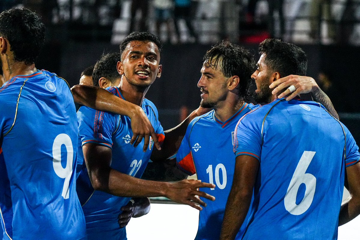 bengalurufc's tweet photo. 𝐇𝐞 𝐜𝐚𝐦𝐞. 𝐇𝐞 𝐬𝐚𝐰. 𝐇𝐞 𝐜𝐨𝐧𝐪𝐮𝐞𝐫𝐞𝐝. 𝐀𝐥𝐥 𝐨𝐯𝐞𝐫 𝐚𝐠𝐚𝐢𝐧 💙

A good day at home for Ryan 😁

#WeAreBFC #INDPAN https://t.co/IXQp5CGnyN