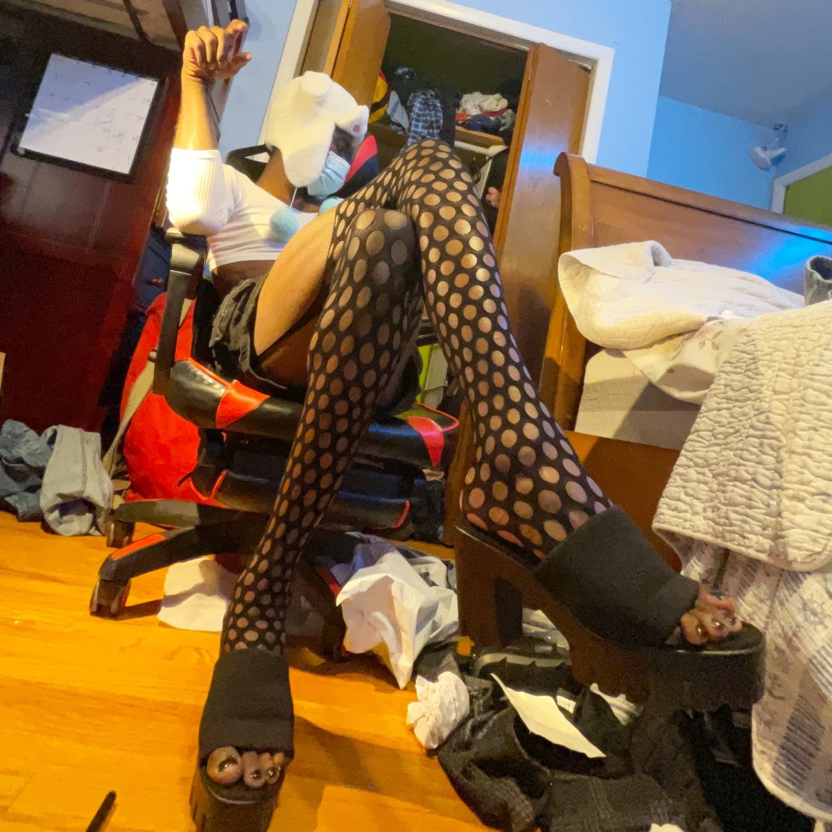 ablackfem's tweet photo. Heyyy! #femboy #fishnets #femboyfriday https://t.co/Kojb4KaxYP