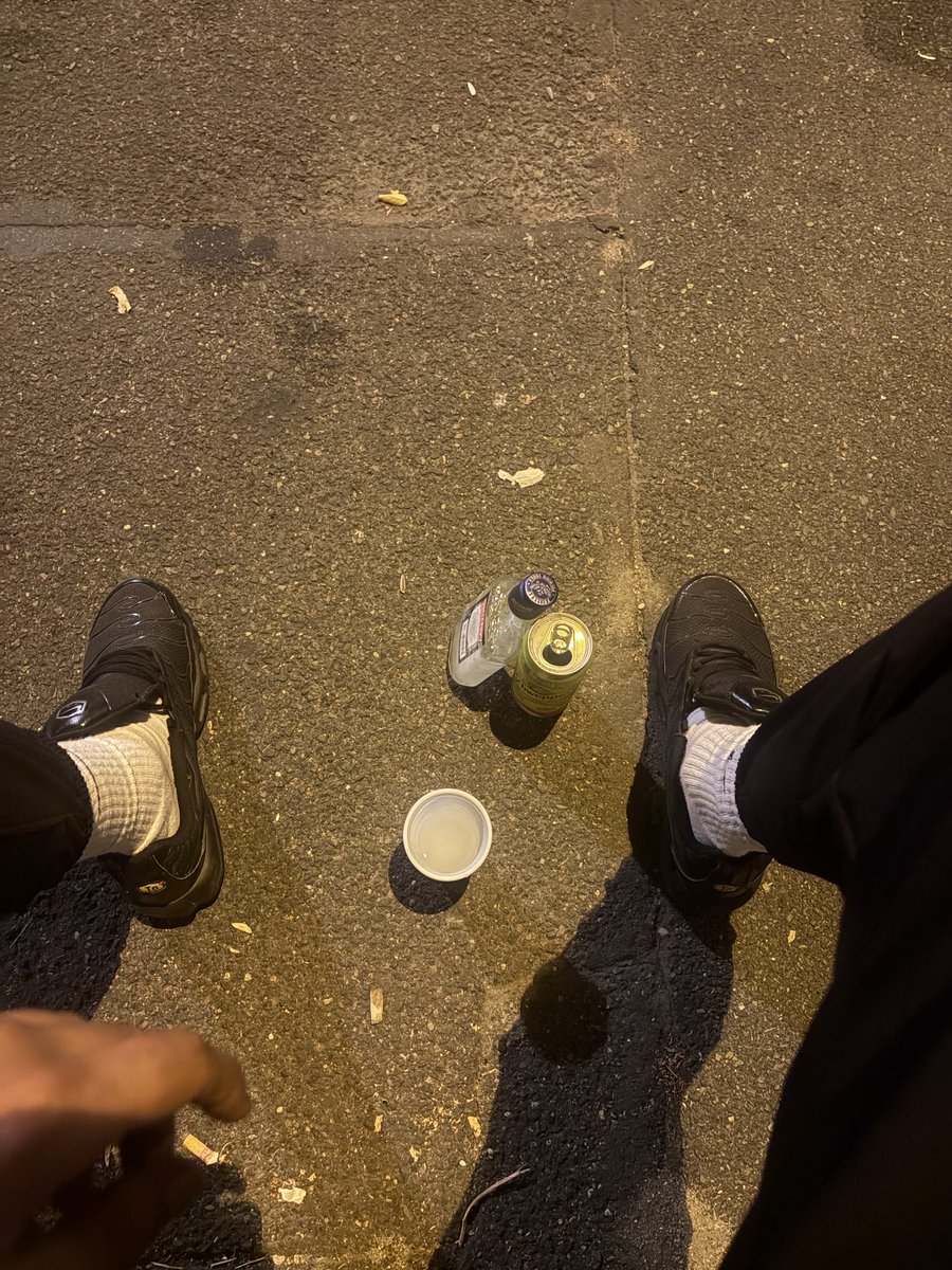 BossMehdi93's tweet photo. alor ki o pied en reel pendan jpillav avc ms pote bnde de chien #soumis https://t.co/VCgBIfD88V