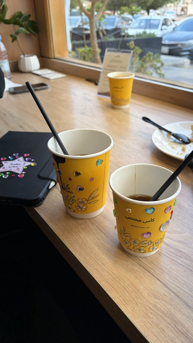 peachycloud7's tweet photo. You and me, studying together at a cafe this fall semester 🤎🍂 ♡.･✩°｡⋆ https://t.co/LjOtwYWpqA