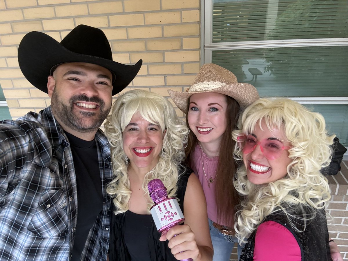 garcie11's tweet photo. In honor of an icon,  “Working 9-25” dress up day! #DollyParton @ScienceWithMoss https://t.co/GNZTYHo6rN