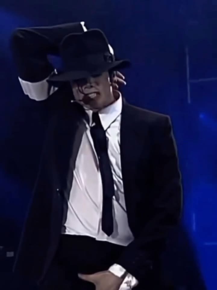 JacksonMicqckm's tweet photo. Billie Jean 🌟🌟🥰🥰💜 https://t.co/sGfKKCydCc
