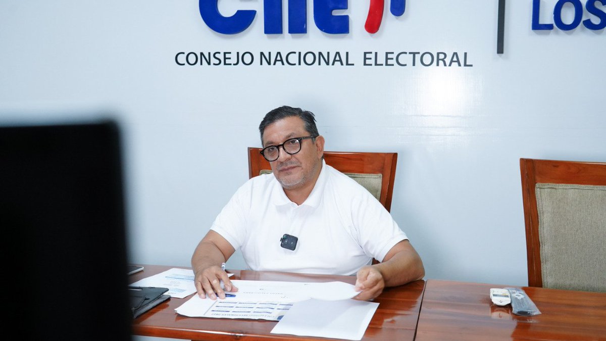CNE_LosRios's tweet photo. 🇪🇨 #CNEInforma | Esta mañana, nuestro director @juan_cevallos mantuvo una entrevista con el medio digital @contenido_Ec, de #Babahoyo, donde informó sobre los avances del #CalendarioElectoralEc para las #Elecciones2027Ec. https://t.co/Qpv0366ns2