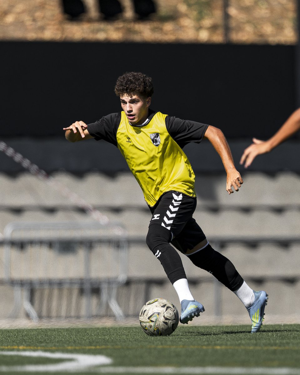 VitoriaSC1922's tweet photo. Unidos e com a ambição de voltar aos triunfos. #Sub19VSC jogam este sábado. 🫡
Vitória SC 🆚 FC Famalicão
🕒 Sábado, 15:00 horas
📍 Academia FC Famalicão https://t.co/pTsJtuAaGV