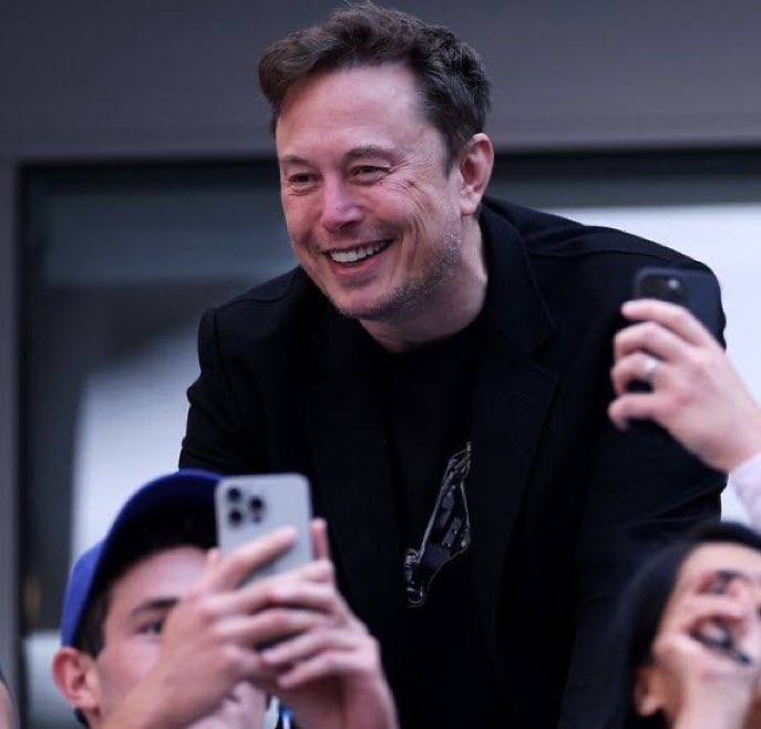 Alexs_jame's tweet photo. BREAKING: Elon Musk’s net worth has reached $300 billion —He said "My plan is to use the money to get humanity to Mars &amp; preserve the light of consciousness" https://t.co/mYvAqxV3Iv