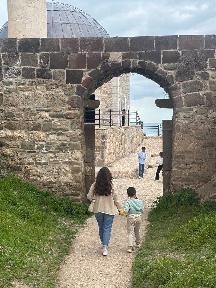 HOgretmen16481's tweet photo. Asker, polis, hakim ve savcı eşlerine uygulanan il emri öğretmenlerden esirgenmemeli. 3-4 yıllık hasrete son verilmesi için @Yusuf__Tekin il emrinin yeniden değerlendirilmesini arz ediyoruz. #AilemiVerYusufTekin 📢💔📌 https://t.co/73xoOK0aKZ